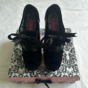 BORDELLO SHOES SZ 7